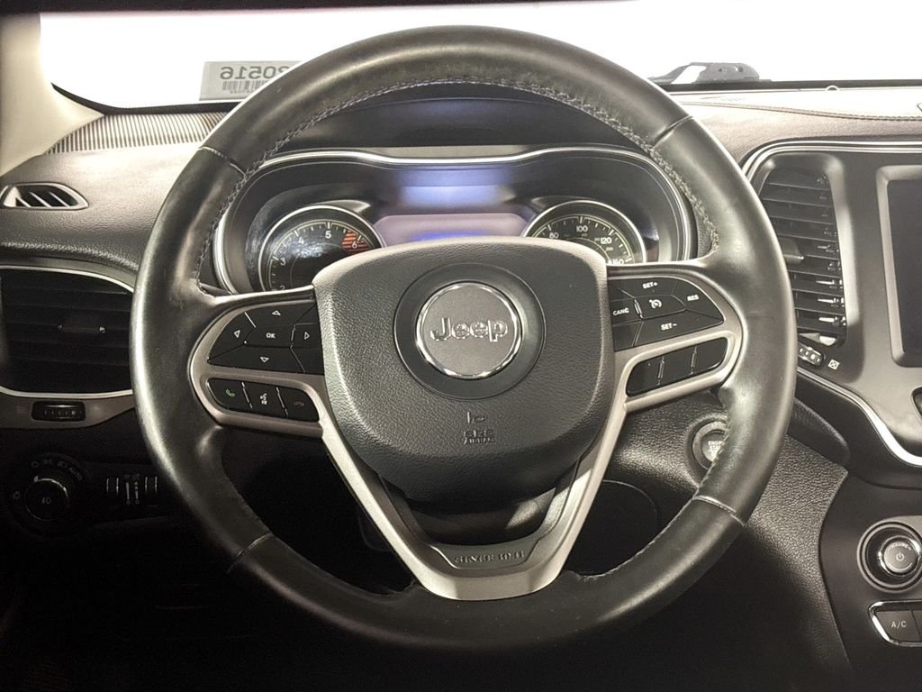Used 2021 Diamond Black Jeep Latitude Lux image 13