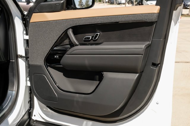 New 2027 Fuji White Land Rover Dynamic SE image 57