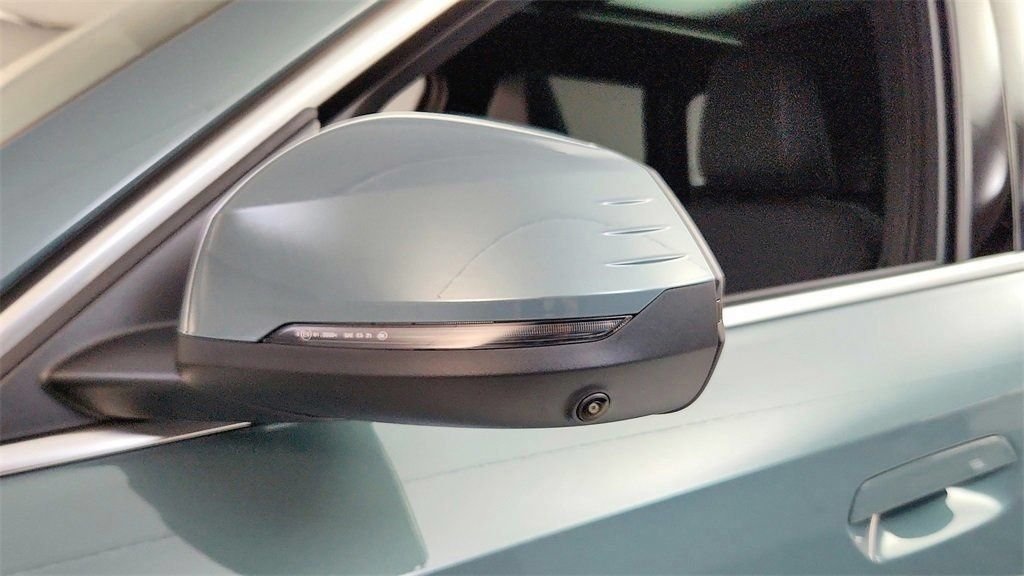 Used 2026 Cape York Green Metallic BMW xDrive28i image 37