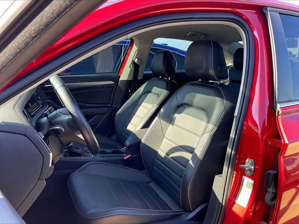 Used 2023 Red Volkswagen 1.5T SE image 6