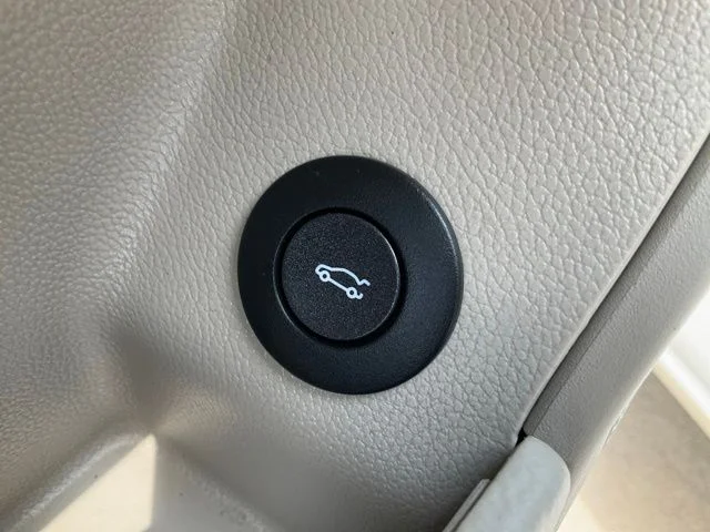 Used 2013 White Cadillac Luxury image 7