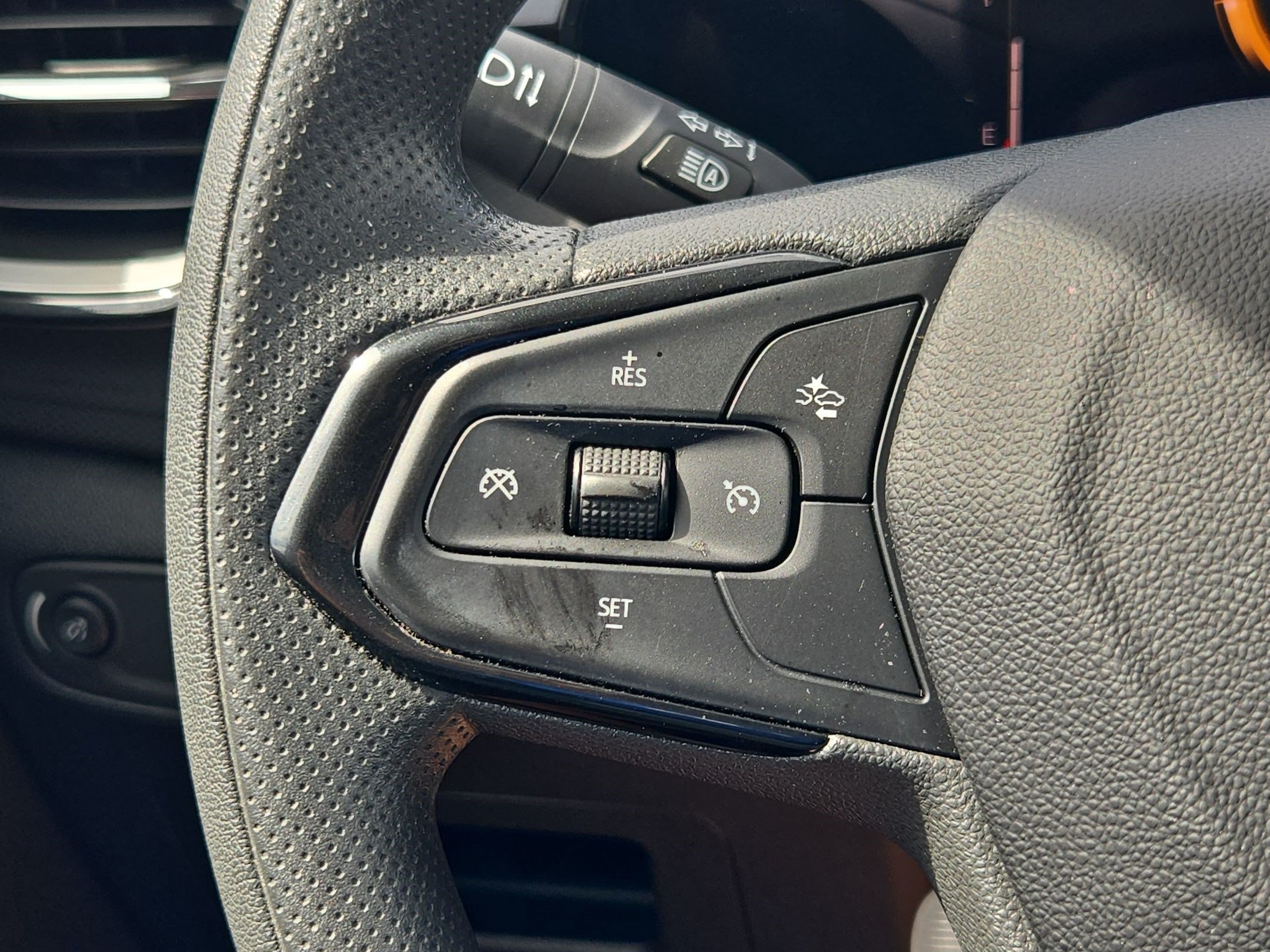 Used 2025 Summit White Chevrolet LT image 16