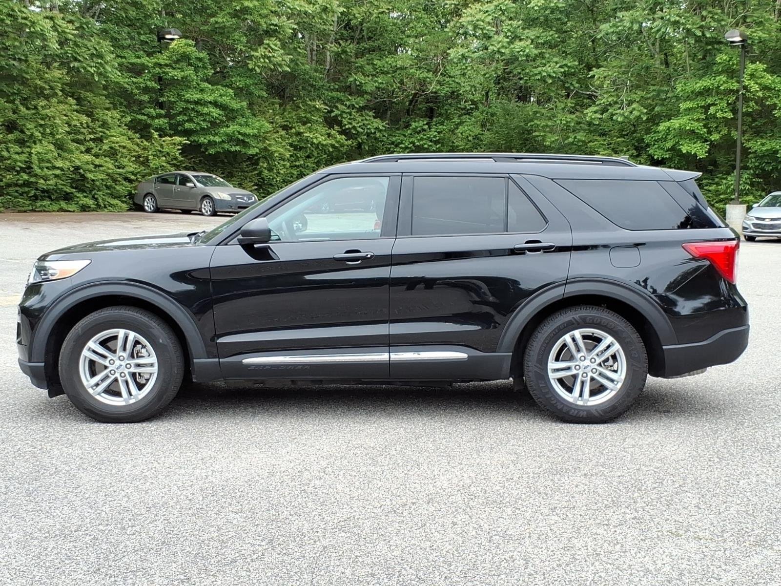 Used 2023 Agate Black Metallic Ford XLT image 3