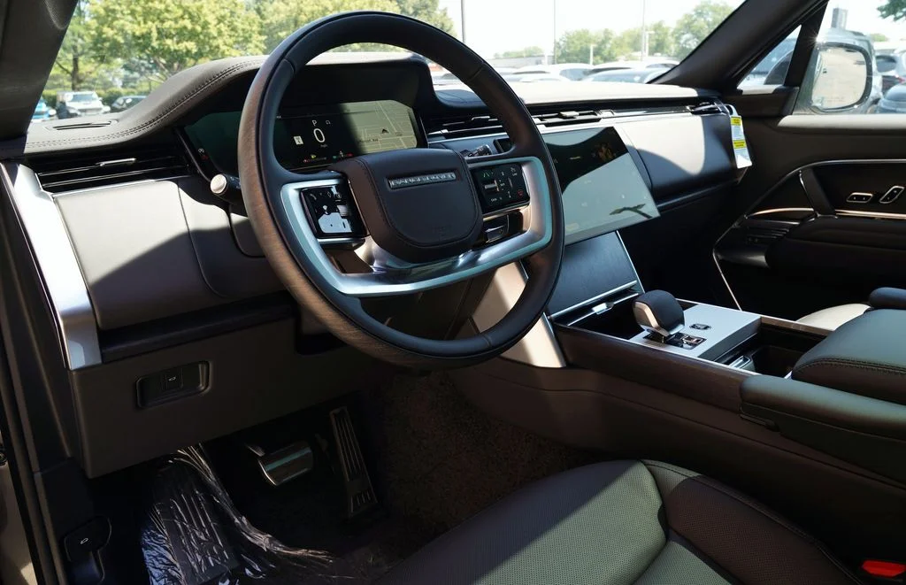 New 2026 Carpathian Grey Land Rover SE image 15