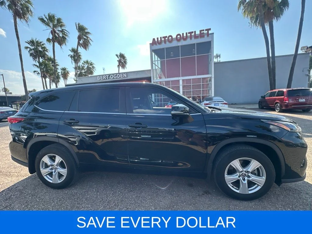 Used 2023 Black Toyota L image 4