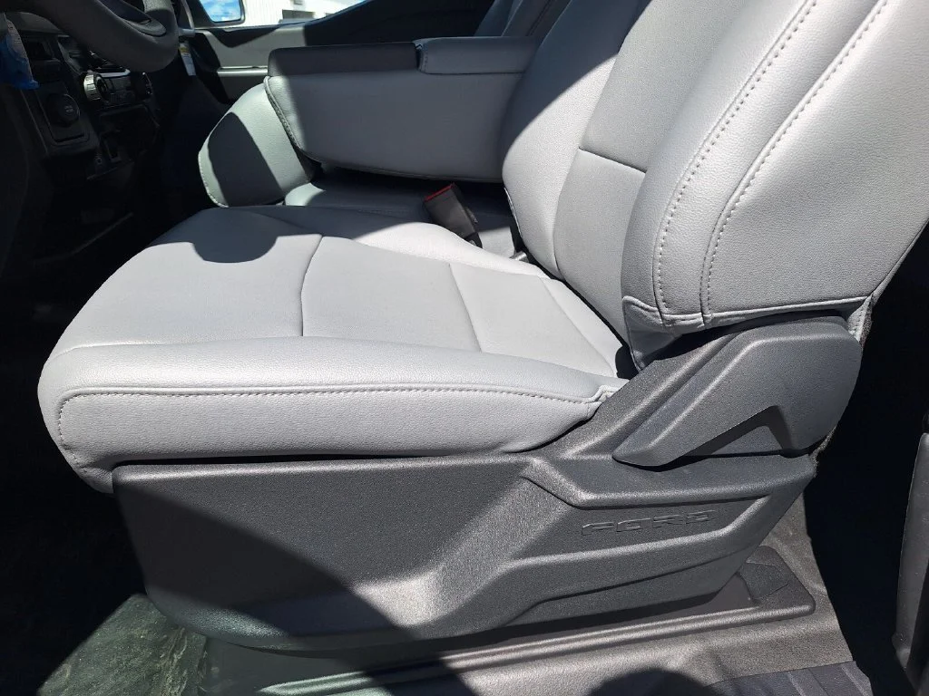 New 2026 Oxford White Ford XL image 17