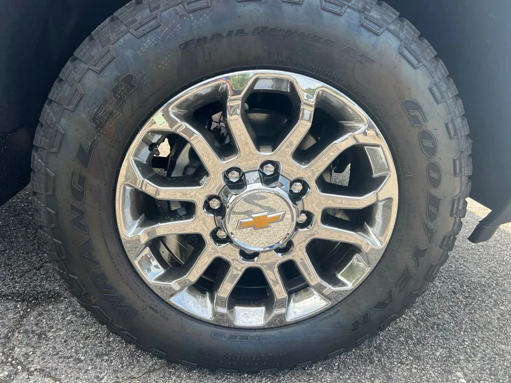 New 2026 Summit White Chevrolet LT image 10