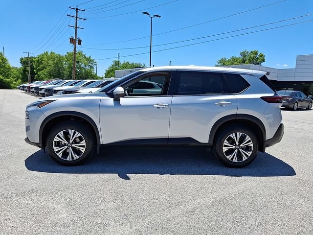Used 2021 Silver Nissan SV image 5