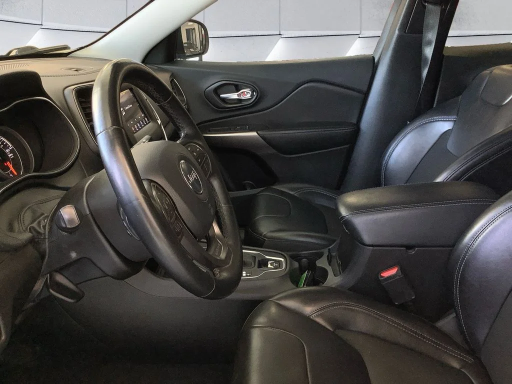 Used 2021 White Jeep Latitude Plus image 7