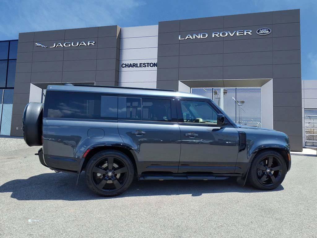 Certified Used 2025 Carpathian Grey Premium Metallic Land Rover X-Dynamic SE image 6