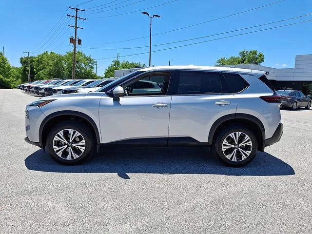 Used 2021 Silver Nissan SV image 5