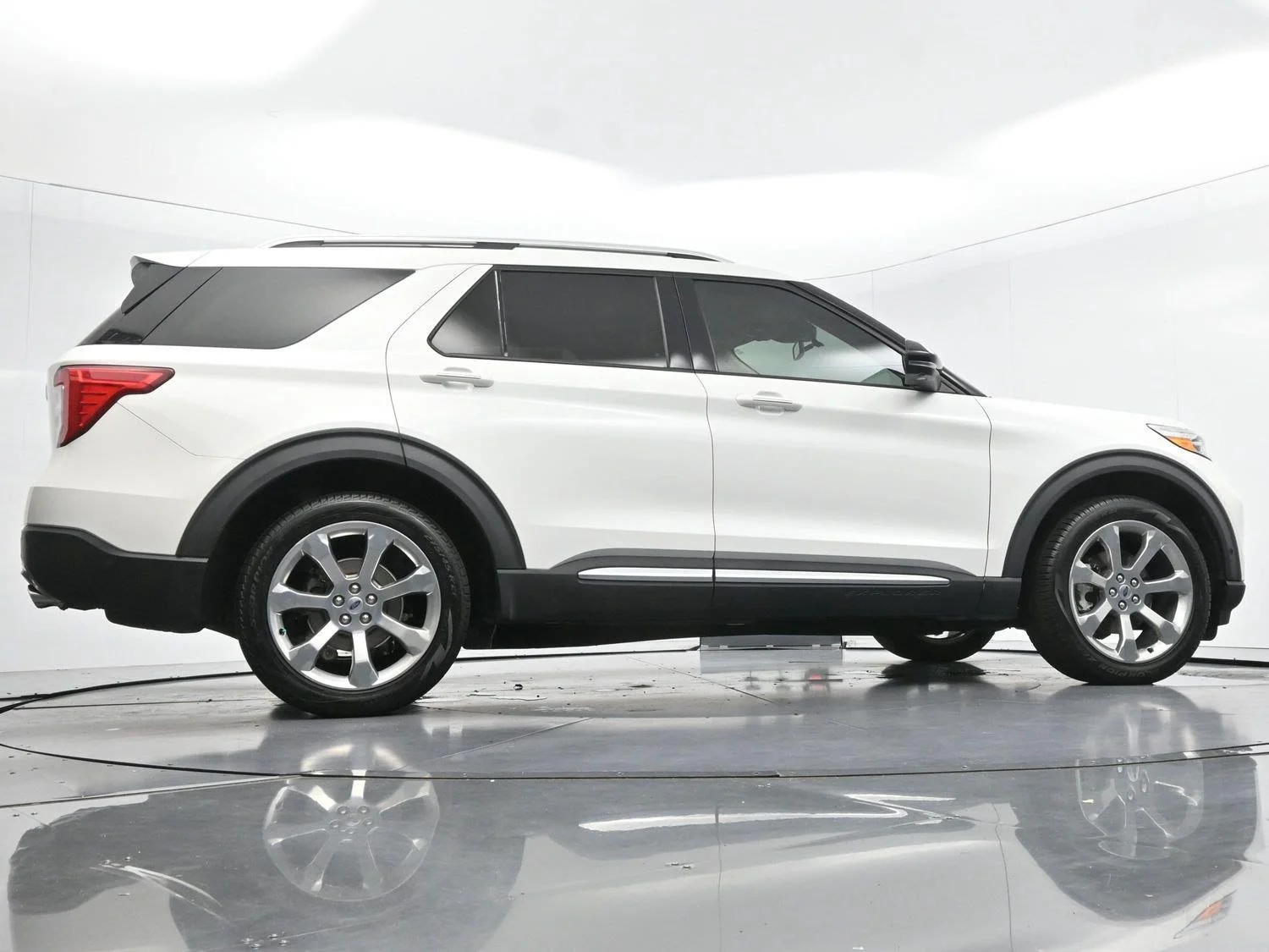 Used 2020 Star White Metallic Tri-Coat Ford Platinum image 58