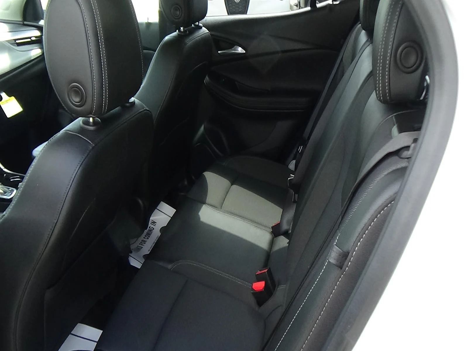 Used 2025 Summit White (gaz) Buick Preferred image 13