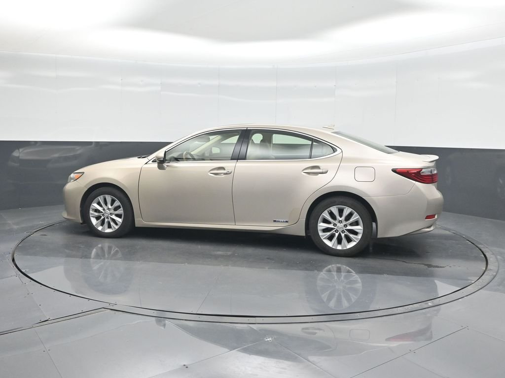 Used 2014 Beige Lexus 300h image 27