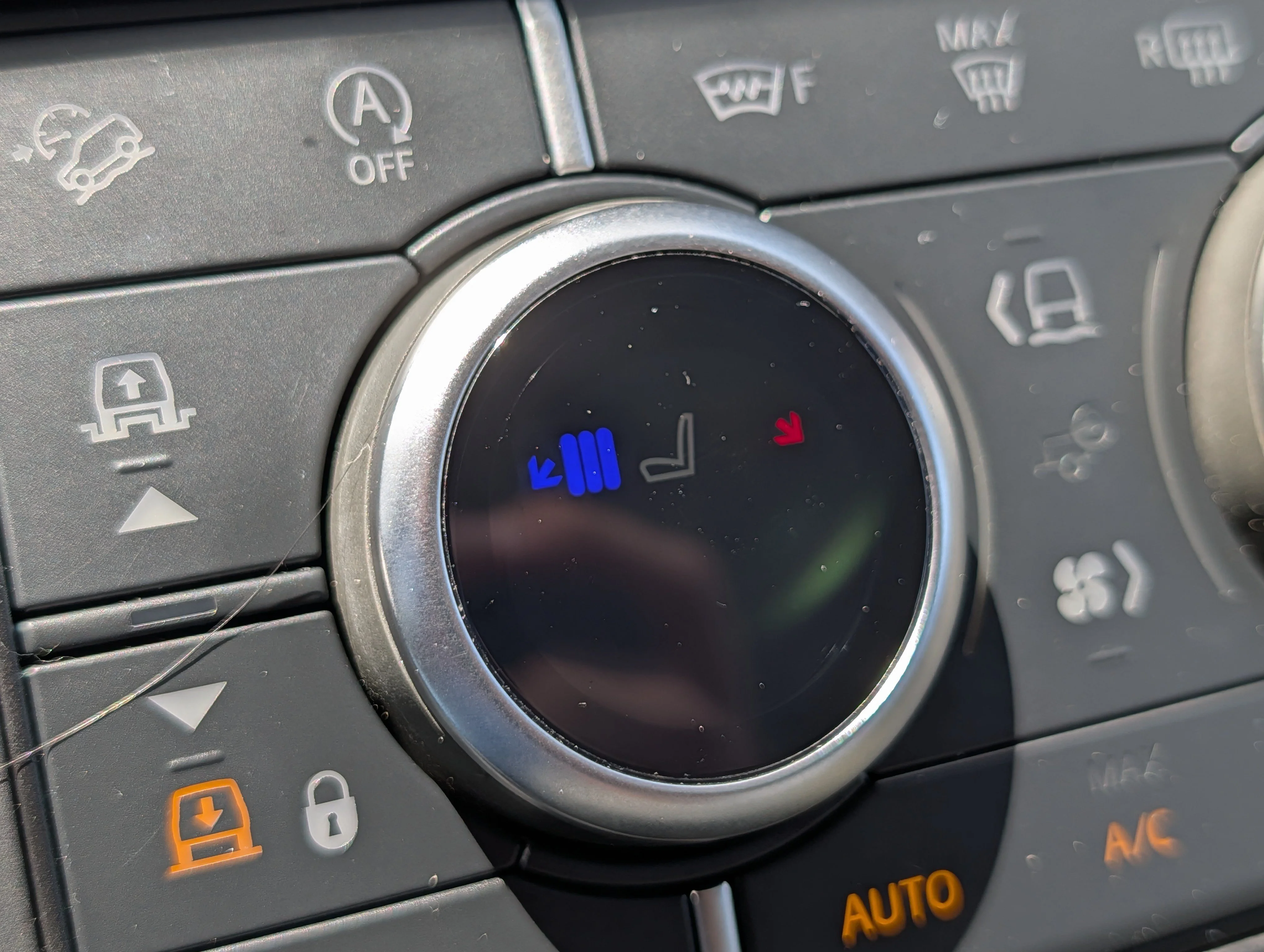Used 2024 Tasman Blue Metallic Land Rover X-Dynamic SE image 28
