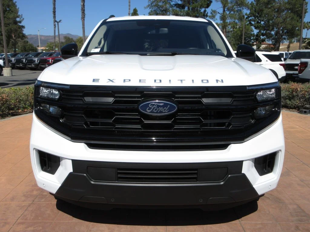 Certified Used 2025 Oxford White Ford Active image 7