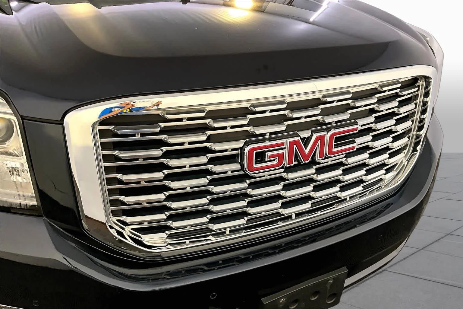 Used 2020 Dark Sapphire Blue Metallic GMC Denali image 32