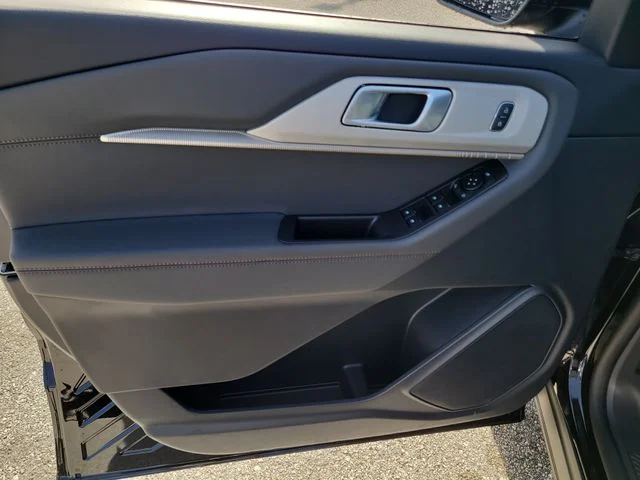 New 2027 Black Metallic Ford Active image 18