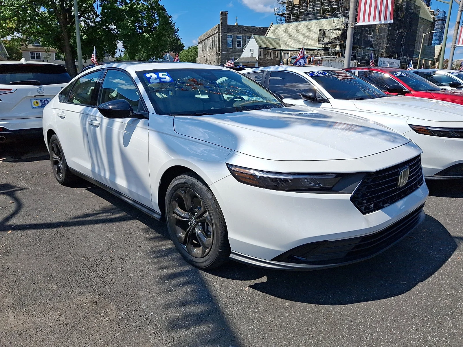 Used 2025 Platinum White Pearl Honda SE image 3