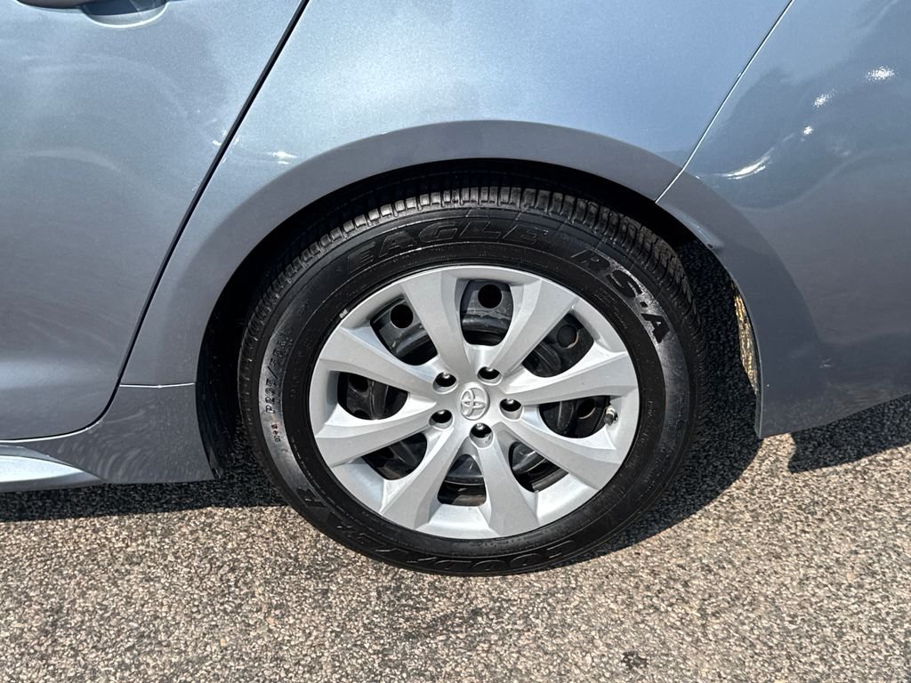 Used 2020  Toyota LE image 38