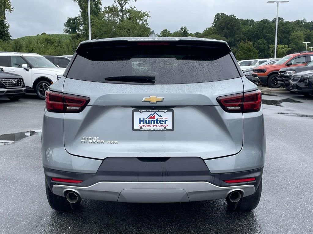 Used 2025 Sterling Gray Metallic Chevrolet LT image 27