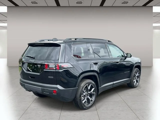 New 2026 Diamond Black Crystal Pearl-Coat Exterior Paint Jeep Overland image 3
