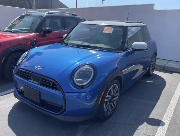 Certified Used 2025 Blue Metallic MINI Signature Plus image 1