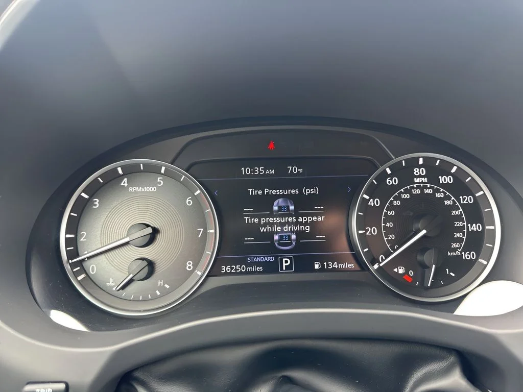 Used 2023 Gray INFINITI LUXE image 18