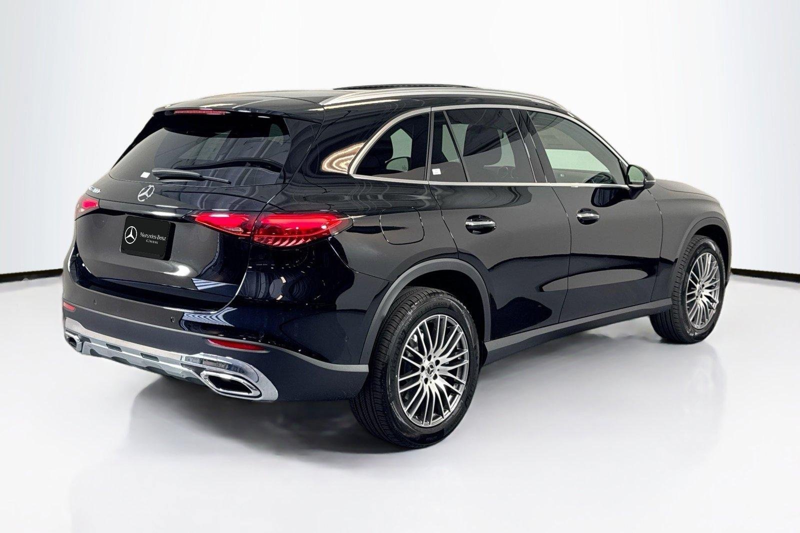 New 2026 Black Mercedes-Benz GLC 300 image 5