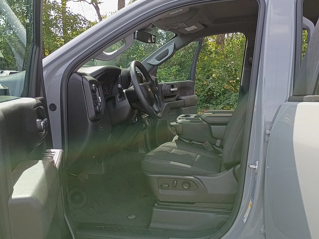 Used 2025 Slate Gray Metallic Chevrolet Custom image 11