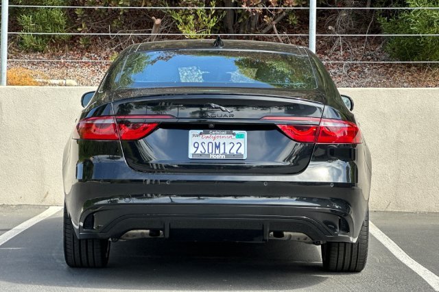 Used 2024 Black Jaguar R-Dynamic SE image 4