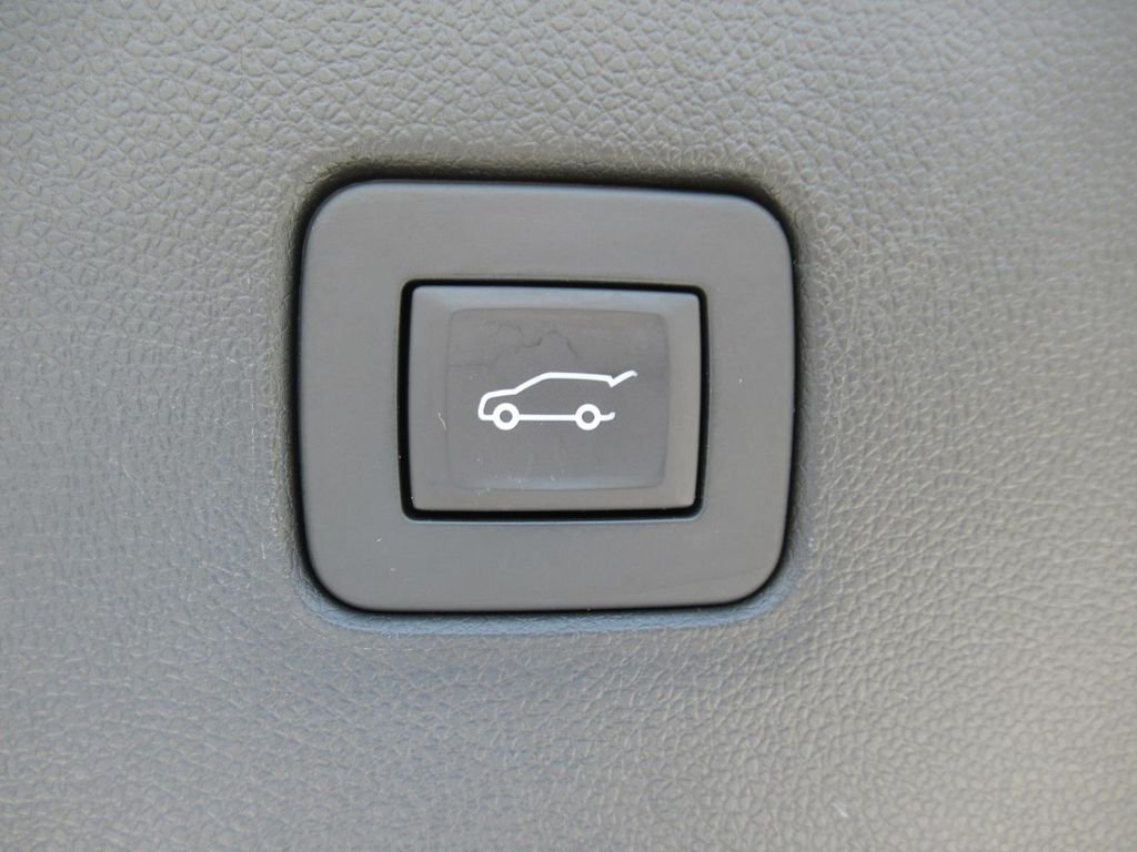 Used 2024 White Buick Avenir image 37