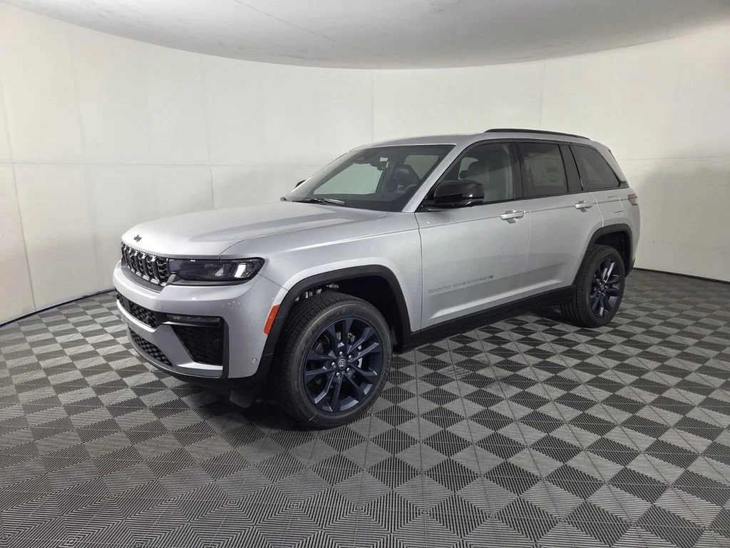 New 2026 Silver Zynith Exterior Paint Jeep 85th Anniversary Edition image 4