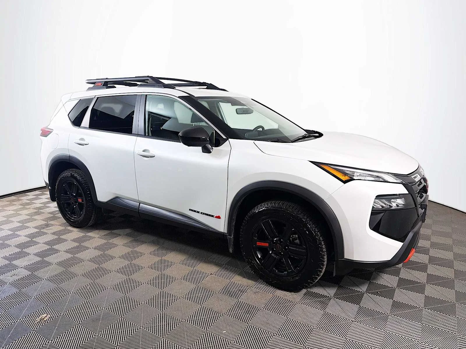 Certified Used 2025 Everest White Pearl Nissan Rock Creek image 3