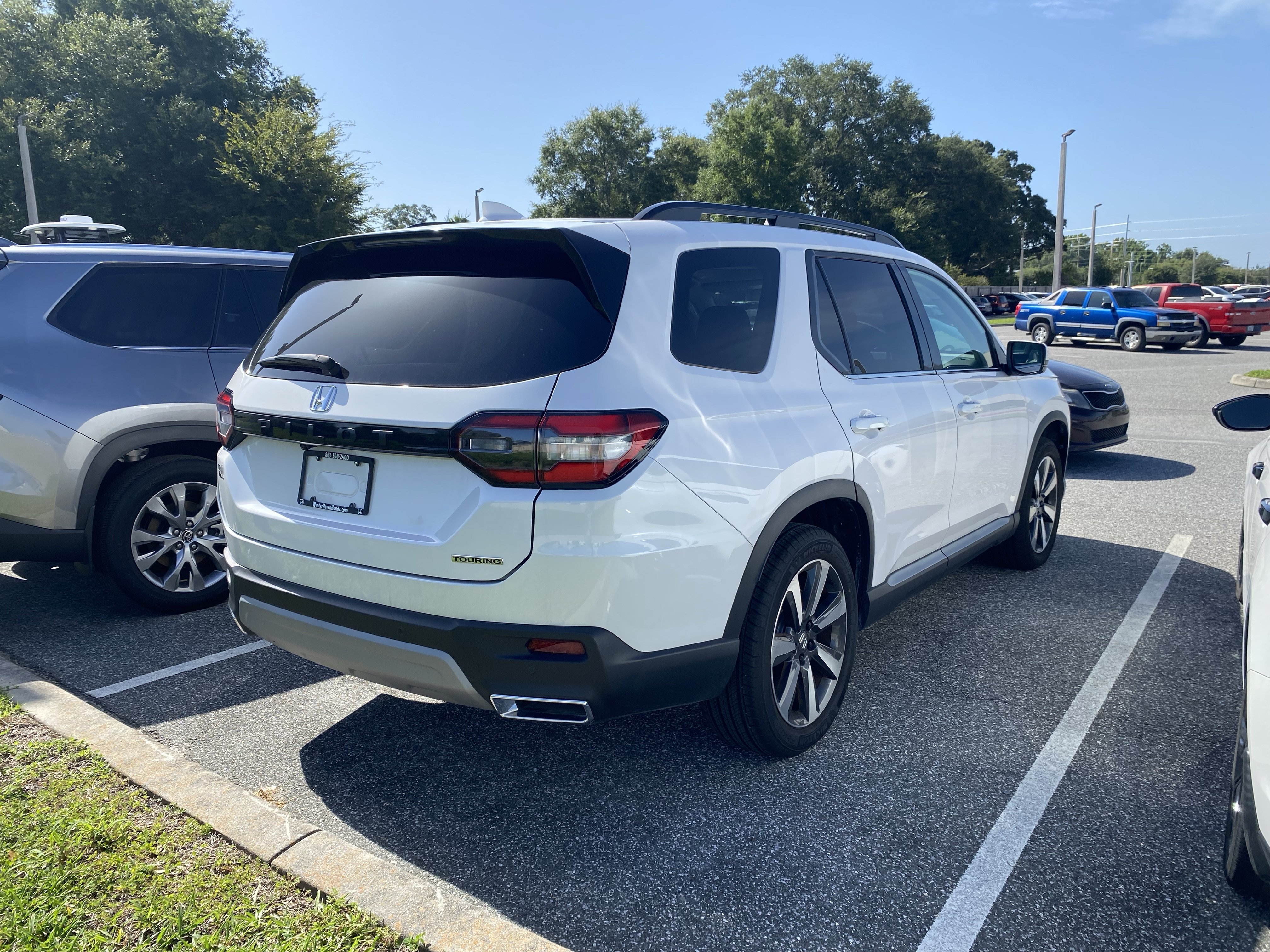 Used 2025 Platinum White Pearl Honda Touring image 6