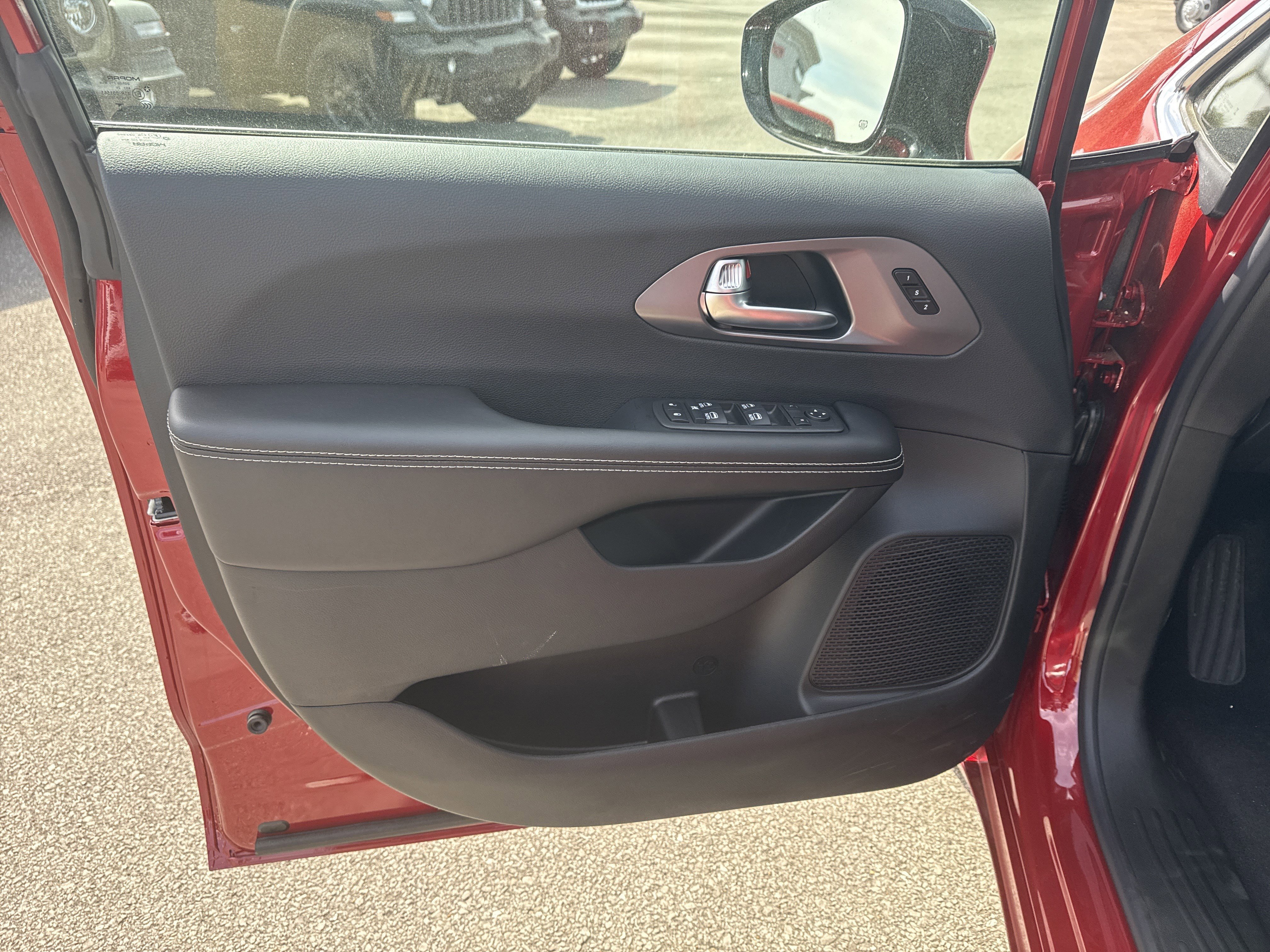 New 2026 Red Hot Pearl-Coat Exterior Paint Chrysler Select image 11