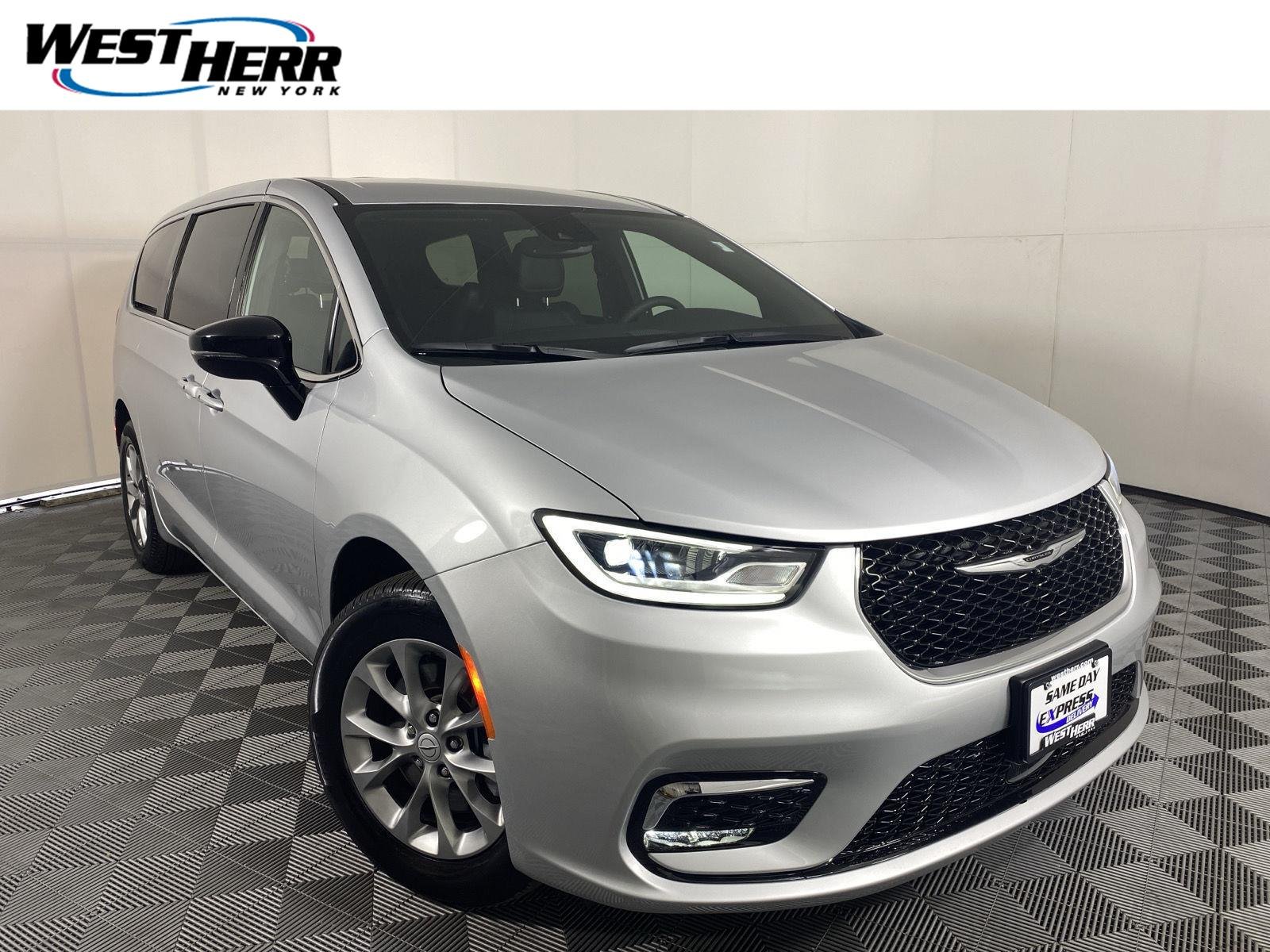 2026 Chrysler Pacifica Select AWD's photo
