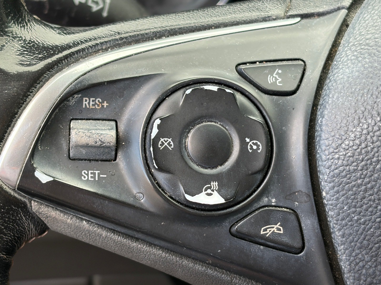 Used 2017 EBONY TWILIGHT METALLIC Buick Essence image 9