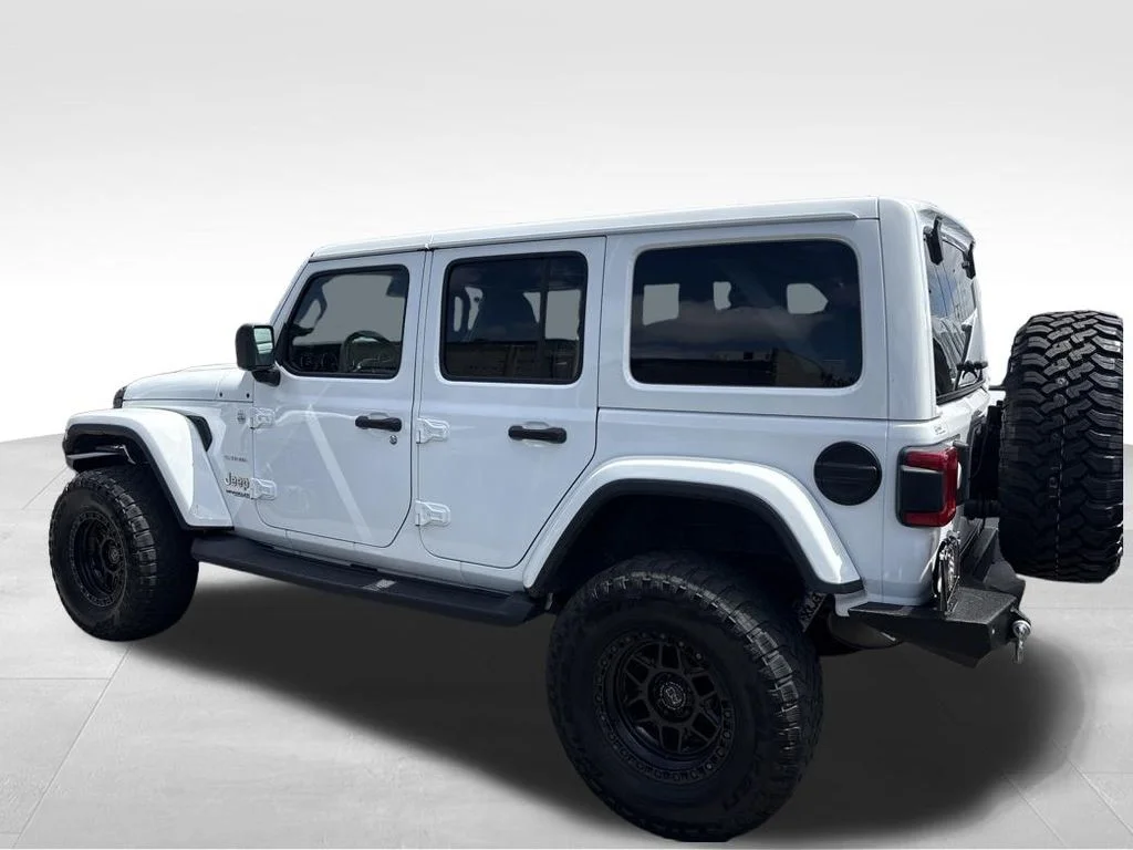 Used 2020 White Jeep Unlimited Sahara image 9