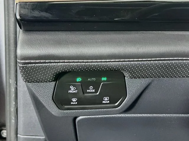 2025 Volkswagen Atlas SE w/Tech - Photo 12