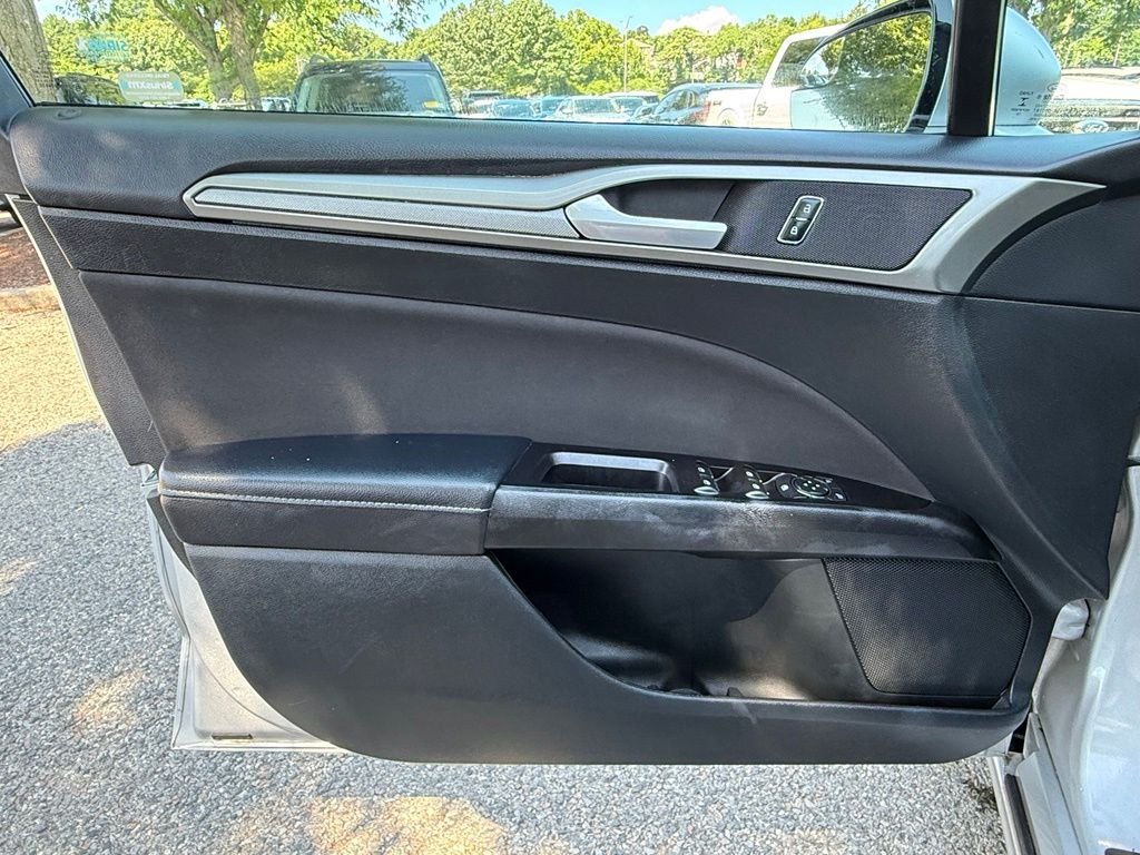 Used 2017 Silver Ford SE image 24