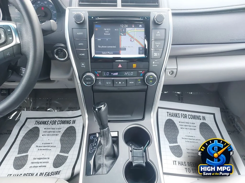 Used 2017 Silver Toyota XLE image 13