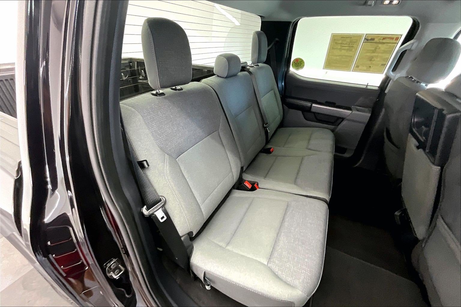 Used 2025 Agate Black Metallic Ford XLT image 19