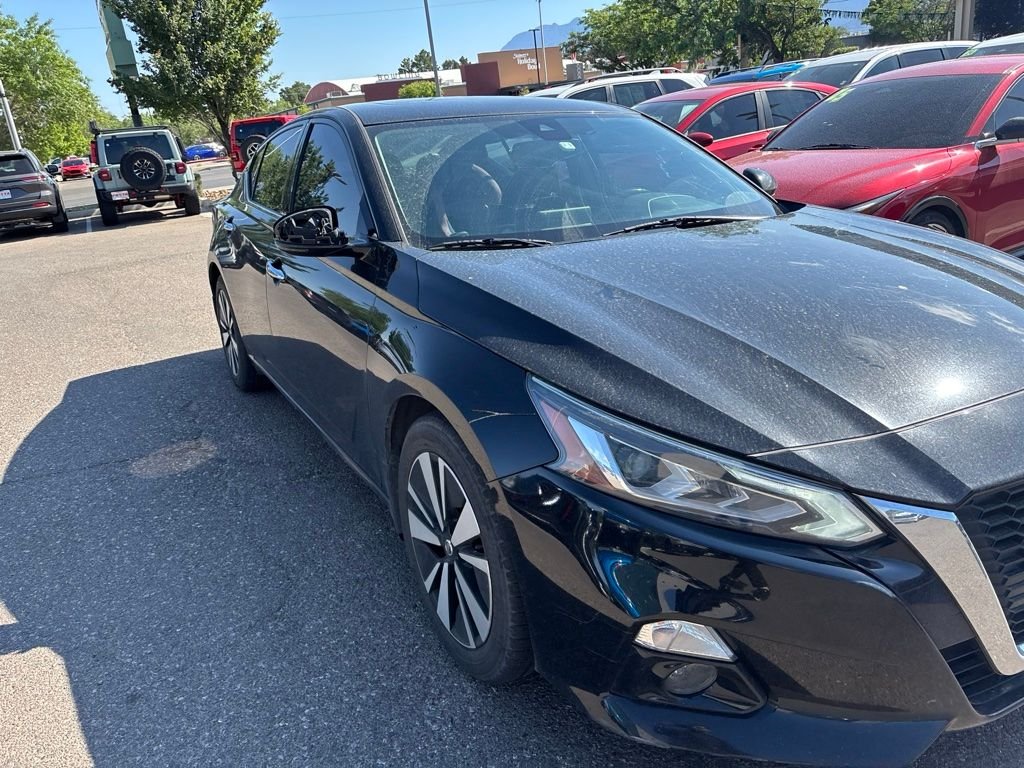 Used 2019 Black Nissan 2.5 SV image 6