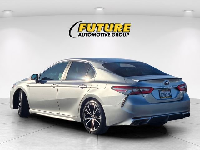 Used 2018 Silver Toyota SE image 6