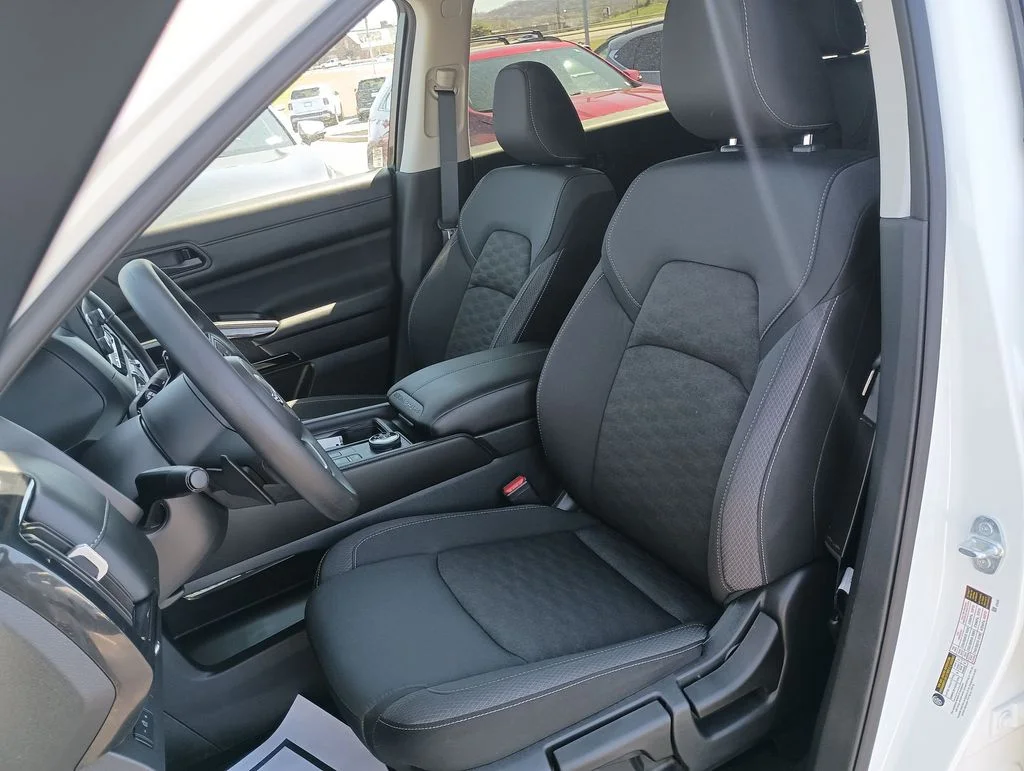 Used 2024 White Nissan S image 17