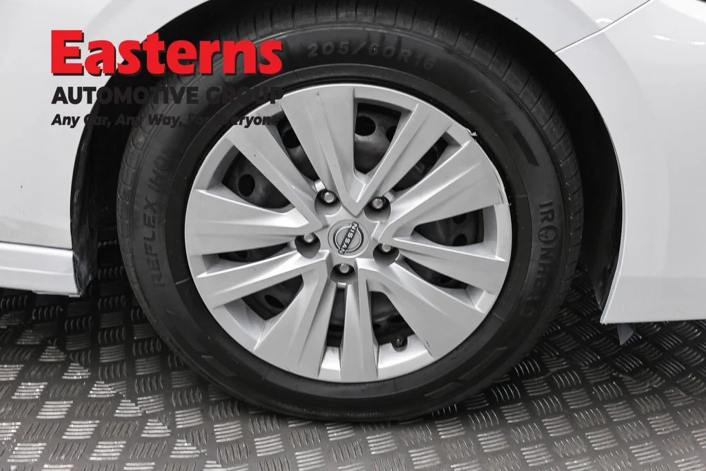 Used 2024 White Nissan S image 30