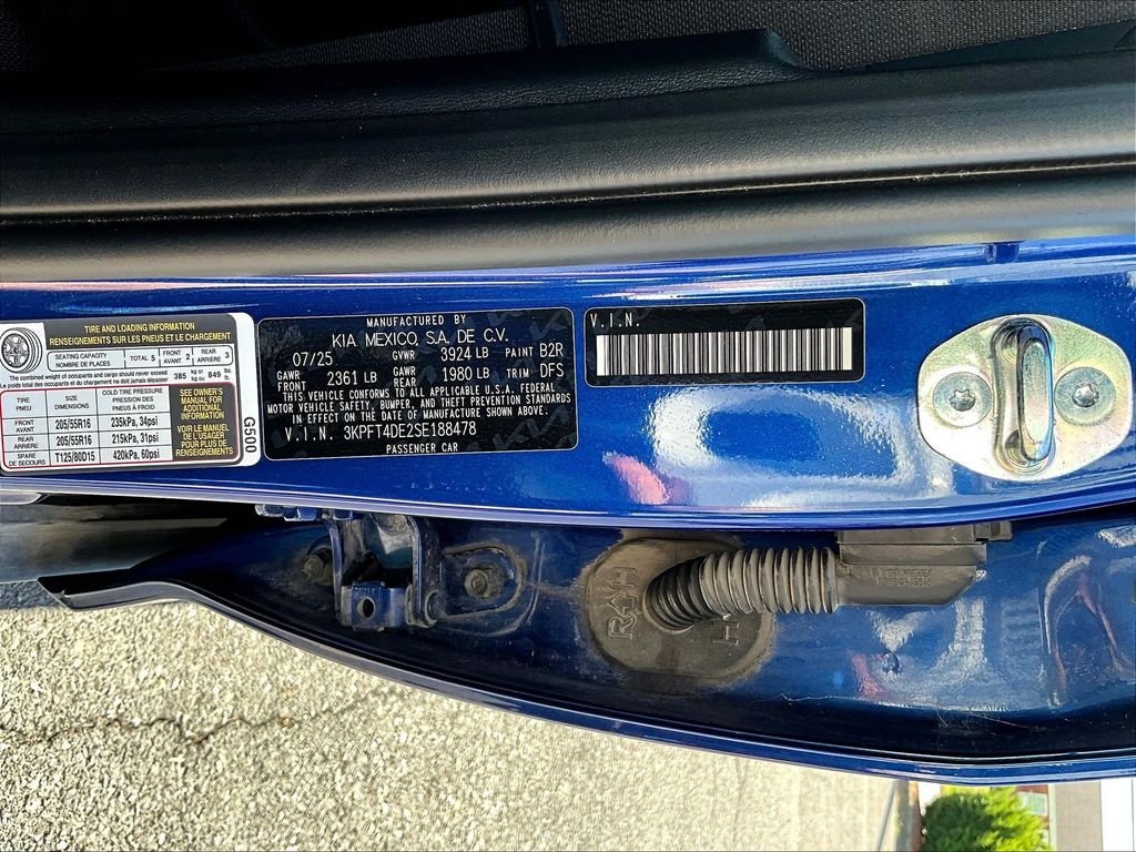 Used 2025 Blue Kia LXS image 19