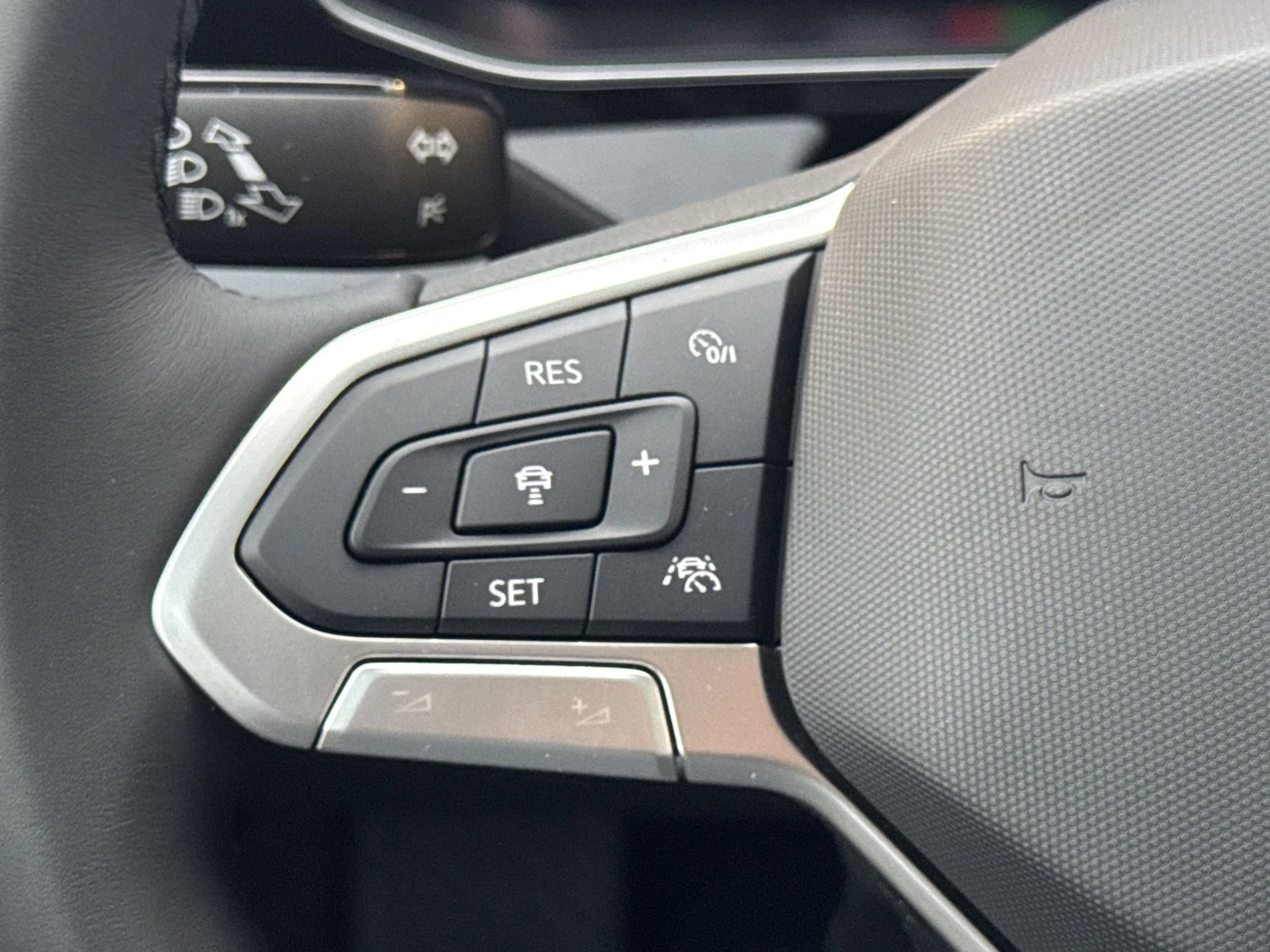 New 2026 Opal White Pearl Volkswagen SE image 18