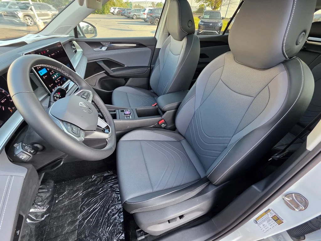 2026 Volkswagen Tiguan SE - Photo 13